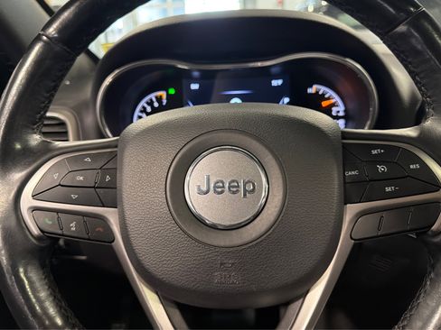 Used 2019 Jeep Grand Cherokee Limited AWD/4WD image 14