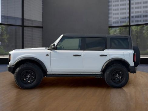 Used 2023 Ford Bronco Wildtrak image 2