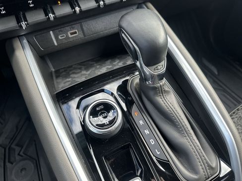 Used 2024 Chevrolet Colorado ZR2 image 30