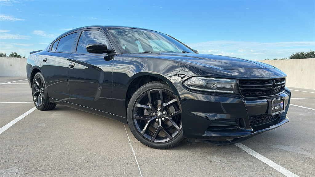 Used 2021 Dodge Charger SXT w/ Blacktop Package RWD image 6