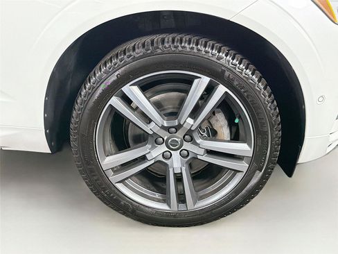 Used 2019 Volvo XC60 T6 Momentum w/ Premium Package AWD/4WD image 37