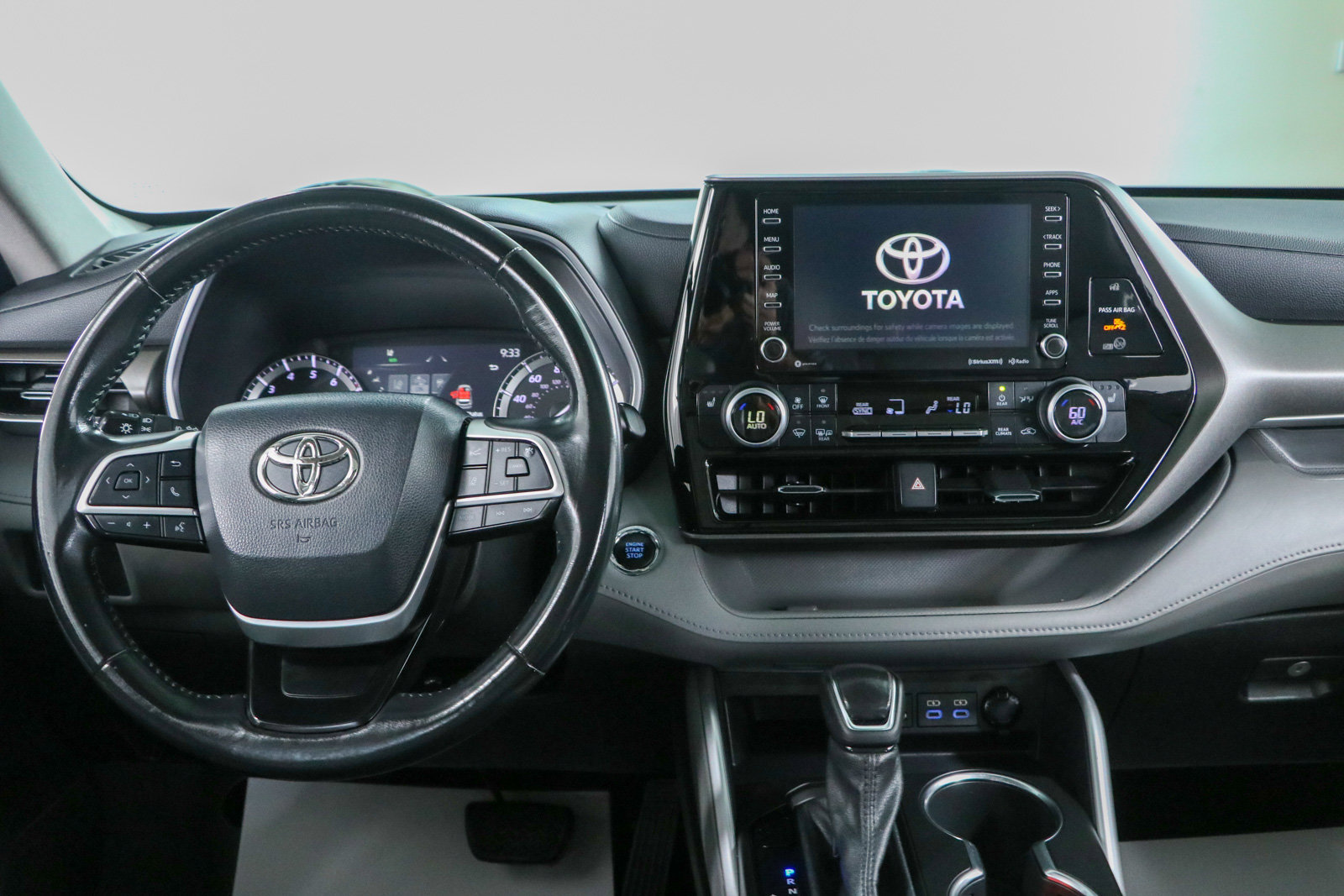 Used 2022 Toyota Highlander XLE FWD image 17