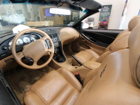 Used 1994 Ford Mustang GT RWD image 2