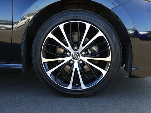 Used 2019 Toyota Camry SE image 5