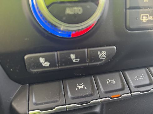 Used 2022 GMC Sierra 1500 Denali w/ Denali Premium Package image 10