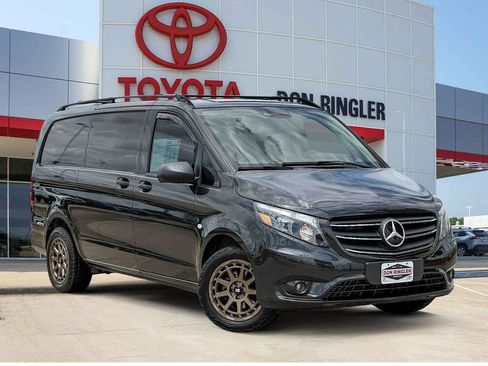Used 2022 Mercedes-Benz Metris image 1