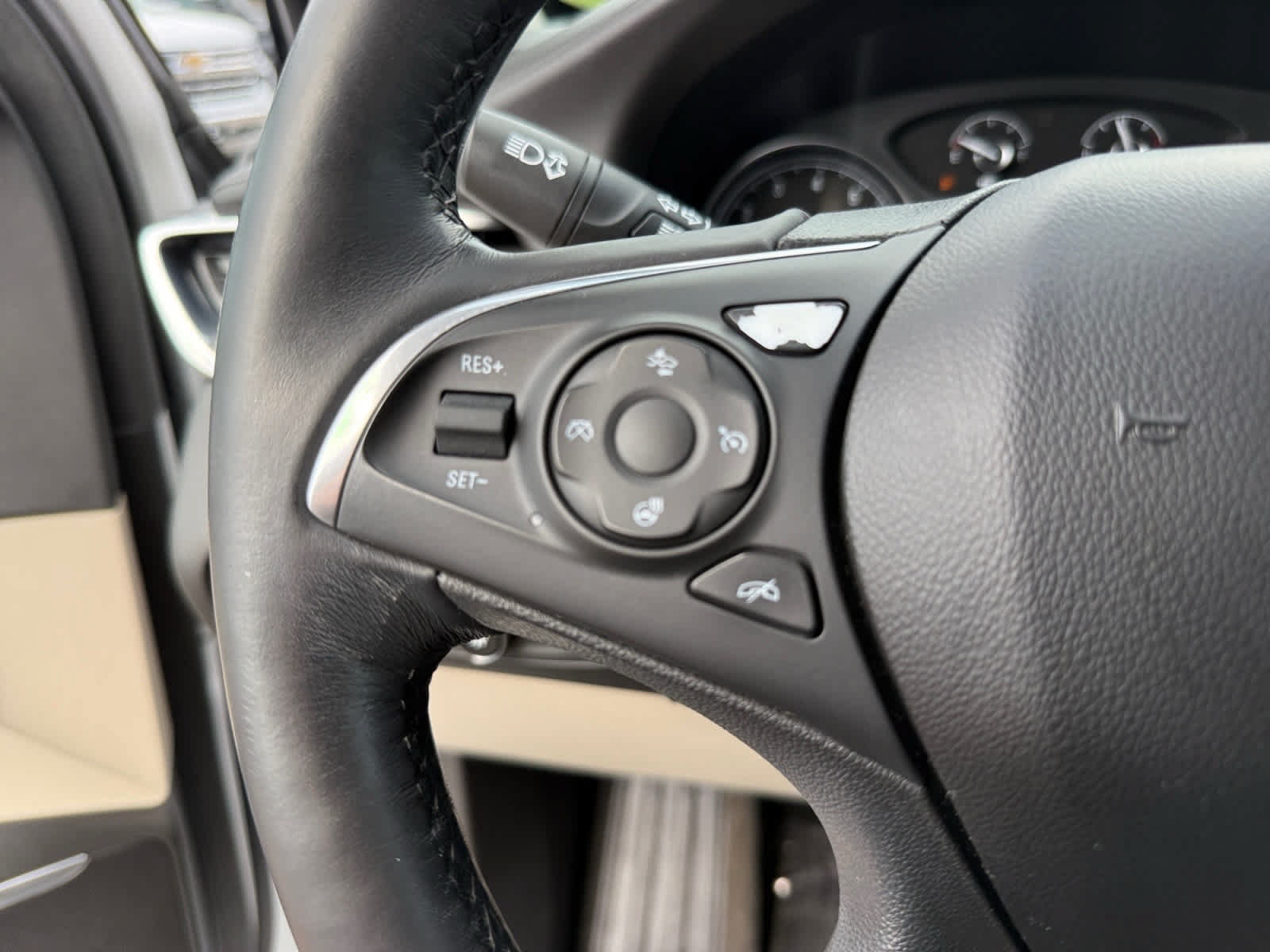 Used 2020 Buick Enclave Premium w/ Sun and Sites Package FWD image 25
