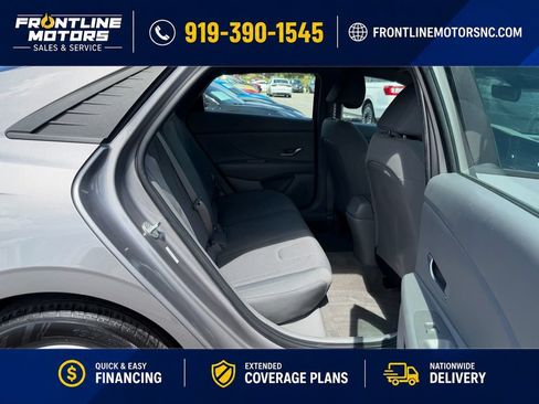 Used 2022 Hyundai Elantra SE FWD image 12