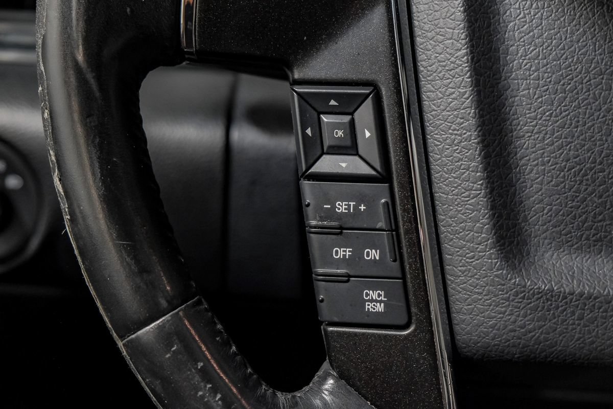 Used 2016 Lincoln Navigator Select RWD image 12