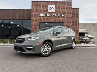 Used 2022 Chrysler Pacifica Touring-L