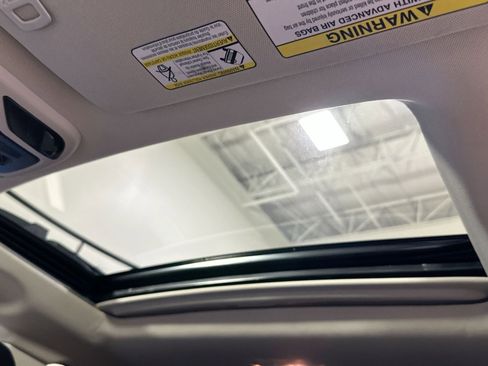 Used 2021 Subaru Outback Premium image 31