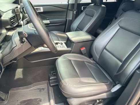 Used 2024 Ford Explorer XLT w/ Equipment Group 202A AWD/4WD image 21