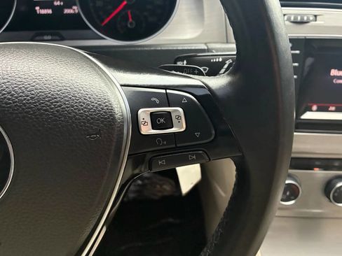 Used 2015 Volkswagen Golf S image 23