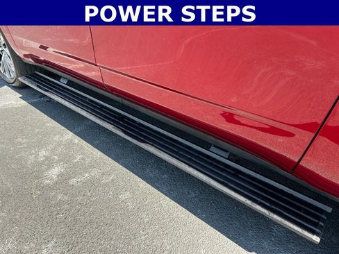 Certified 2025 Chevrolet Suburban High Country image 12