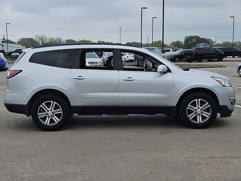 Used 2016 Chevrolet Traverse LT image 4