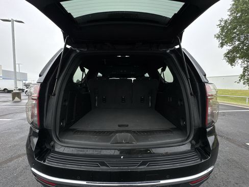 Used 2024 Chevrolet Suburban LS RWD image 24