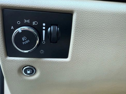 Used 2018 Jeep Grand Cherokee Limited image 37