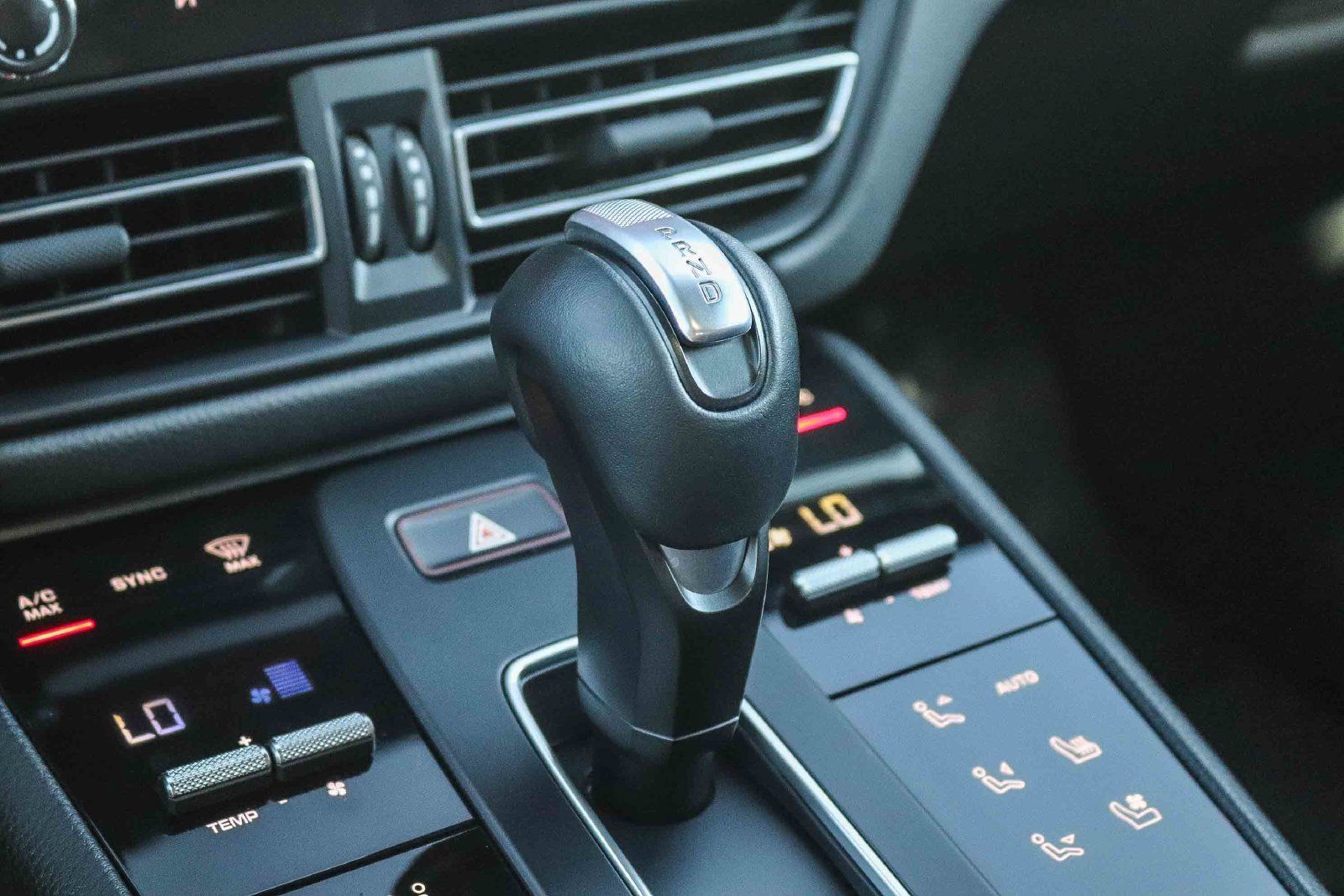 Used 2022 Porsche Macan AWD/4WD image 23
