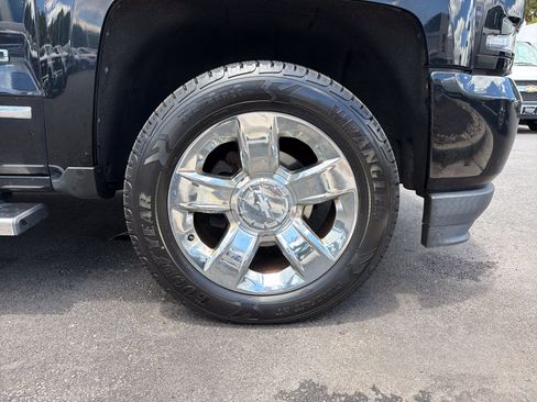 Used 2016 Chevrolet Silverado 1500 LTZ Z71 w/ LTZ Plus Package AWD/4WD image 13