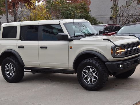 Certified 2025 Ford Bronco Badlands image 5