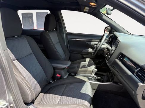 Used 2018 Mitsubishi Outlander SE FWD image 15