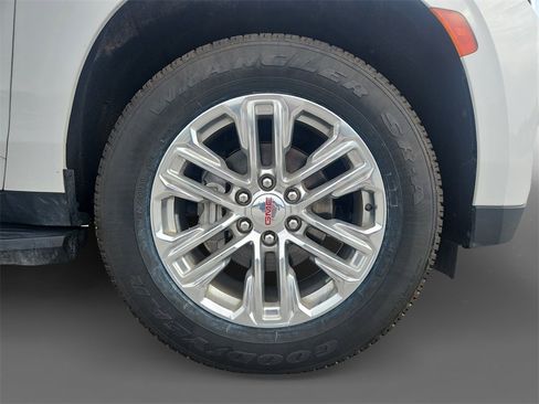 Used 2023 GMC Yukon XL SLT image 16