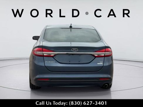 Used 2018 Ford Fusion SE w/ Fusion SE Technology Package image 4