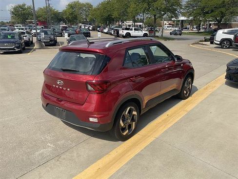 Used 2023 Hyundai Venue Limited FWD image 3