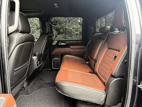 Used 2024 GMC Sierra 3500 Denali Ultimate AWD/4WD image 13