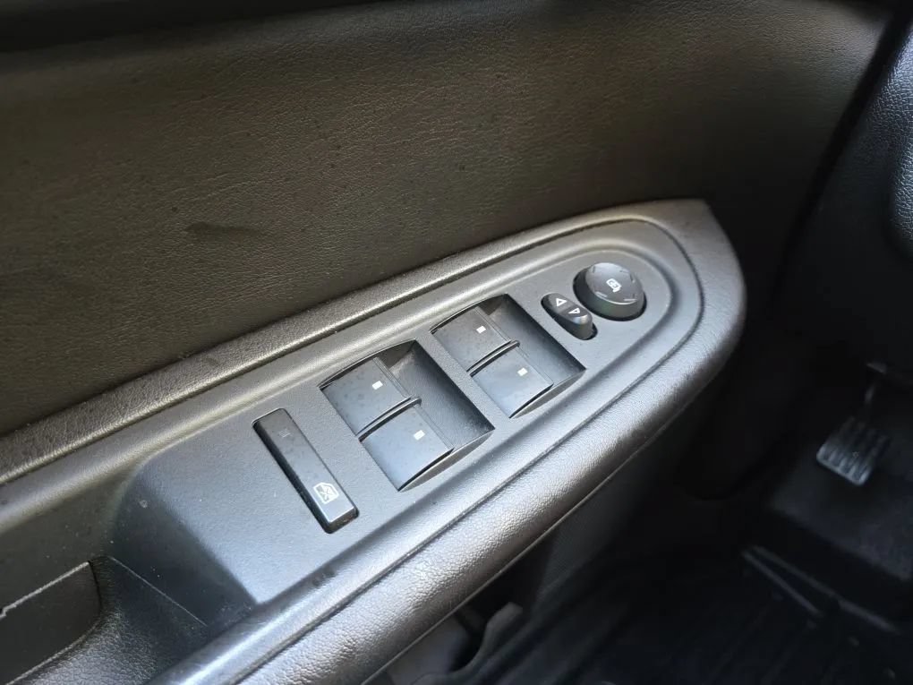 Used 2016 GMC Acadia SLE FWD image 22