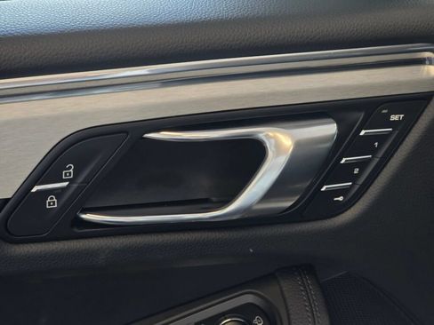 Certified 2026 Porsche Macan AWD/4WD image 36