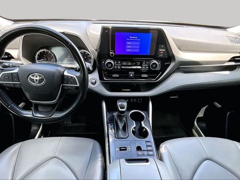 Used 2023 Toyota Highlander XLE FWD image 17