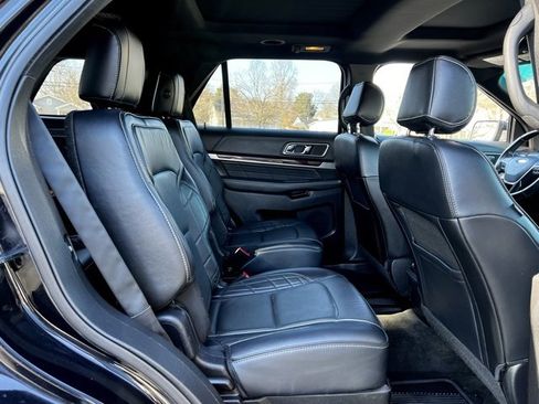 Used 2017 Ford Explorer Platinum image 21