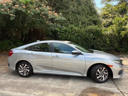 Used 2017 Honda Civic EX image 3