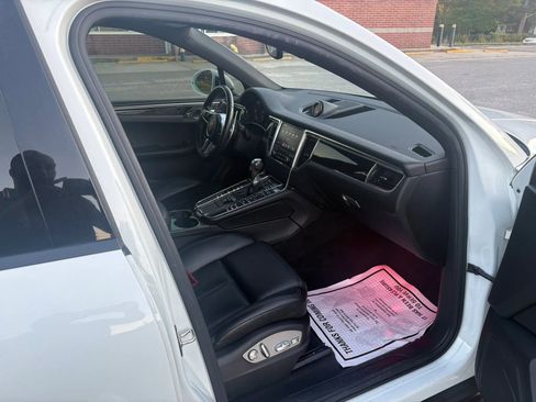 Used 2018 Porsche Macan AWD/4WD image 2