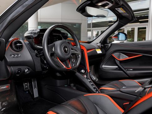 Used 2024 McLaren 750S Spider RWD image 57