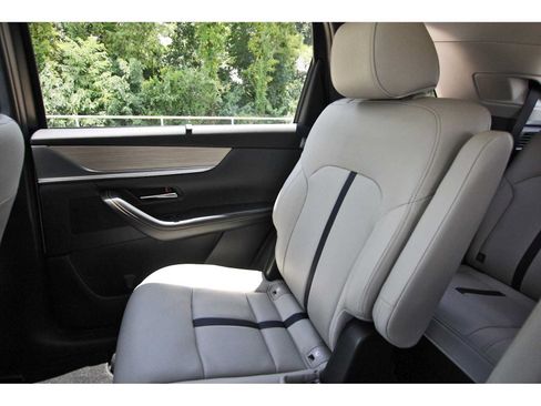 Used 2024 MAZDA CX-90 3.3 Turbo w/ Premium Package AWD/4WD image 9