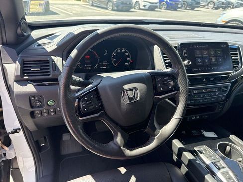 Certified 2025 Honda Ridgeline Black Edition image 12