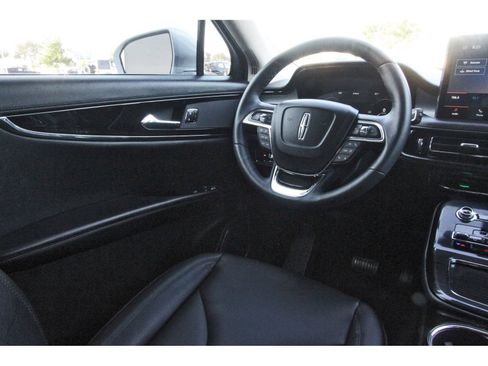 Used 2023 Lincoln Nautilus AWD image 11