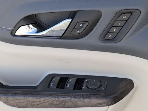 Used 2023 GMC Acadia Denali w/ Denali Ultimate Package FWD image 24