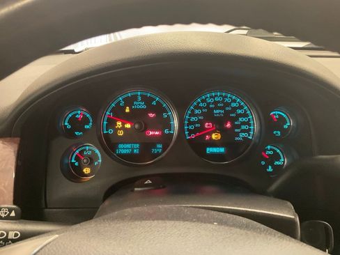Used 2014 Chevrolet Suburban LS AWD/4WD image 16