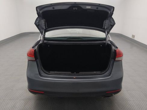 Used 2017 Kia Forte S FWD image 29