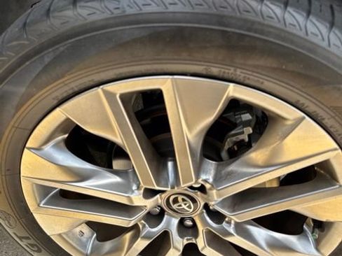 Used 2020 Toyota RAV4 XLE Premium FWD image 24