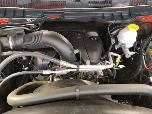 Used 2019 RAM 1500 Classic SLT AWD/4WD image 30