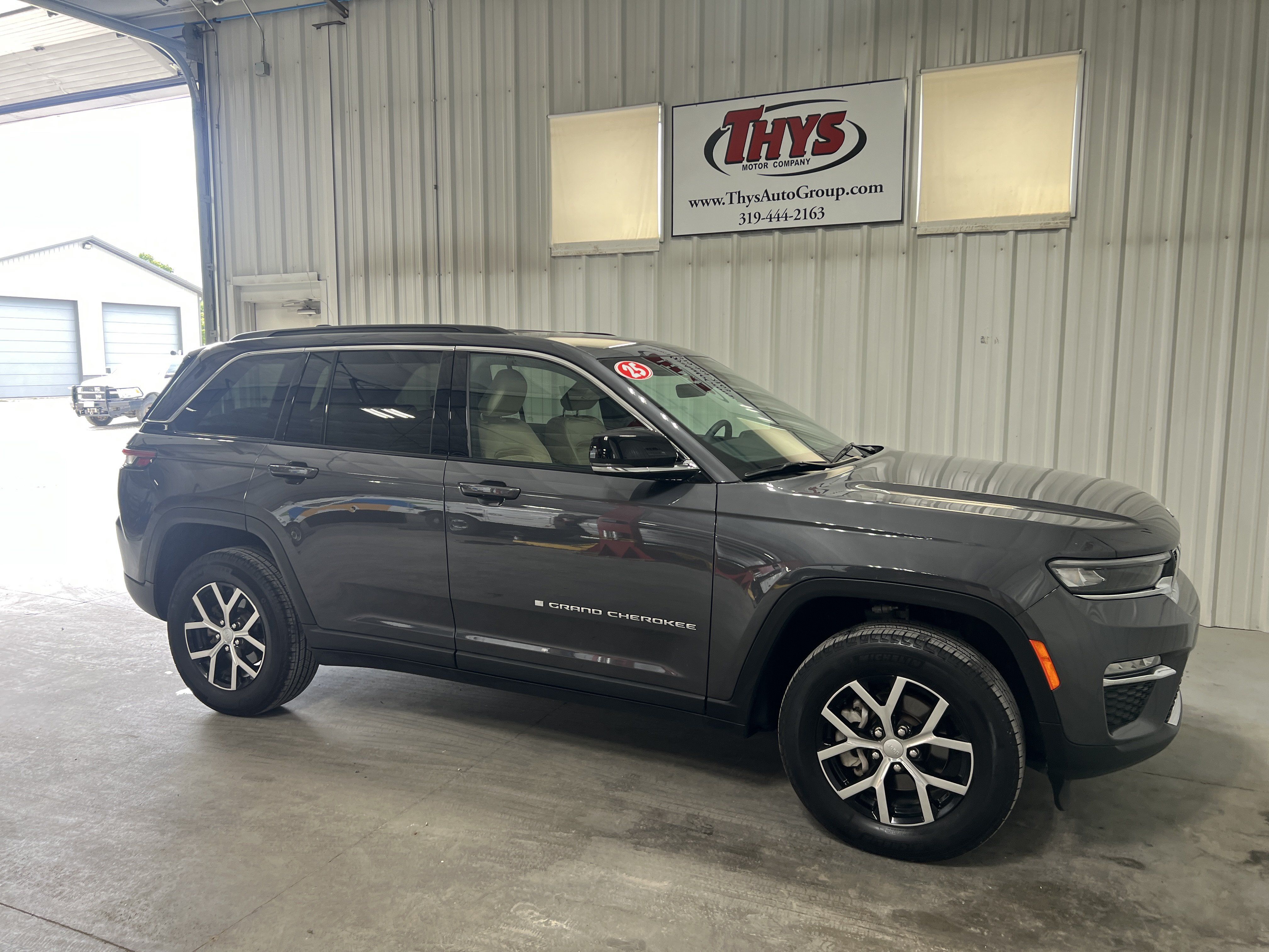 Used 2025 Jeep Grand Cherokee Limited w/ Trailer Tow Package AWD/4WD image 2
