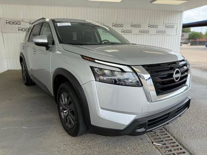 Used 2025 Nissan Pathfinder SV