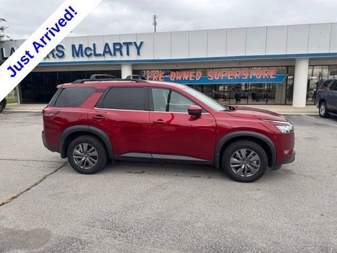 Used 2024 Nissan Pathfinder SV AWD/4WD image 2