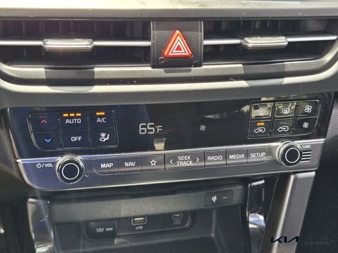 Certified 2025 Kia Seltos EX FWD image 24