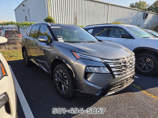 Used 2024 Nissan Rogue Platinum w/ Platinum Premium Package FWD image 3