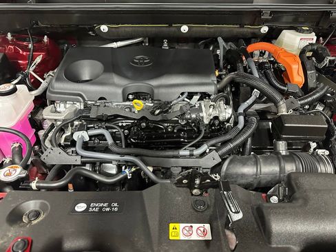 Used 2025 Toyota RAV4 XLE AWD/4WD image 65